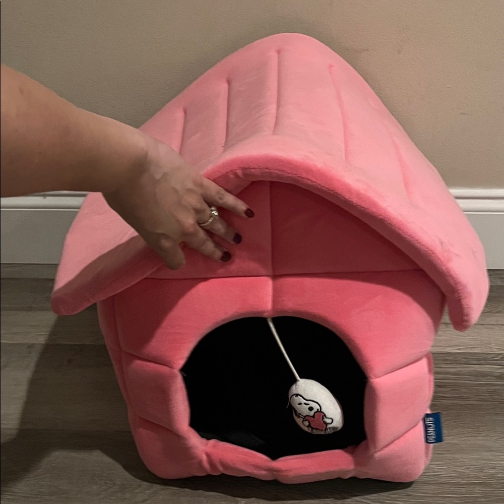 Peanuts Pink Cat Bed
